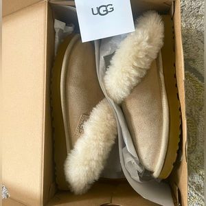 Uggs Slipper Gluggette size 6